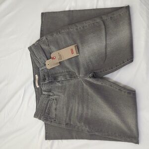 Women's Levi's jeans